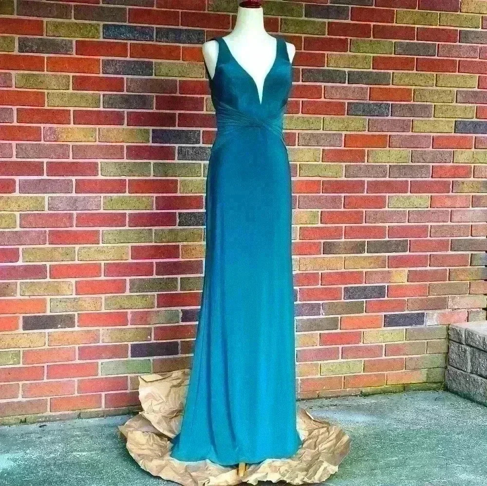 LA Femme Green formal dress Sleeveless Pleated Back Zip Maxi dress Size 6